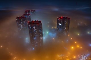 Osiedle Gwiazdy w Katowicach spowite mgłą