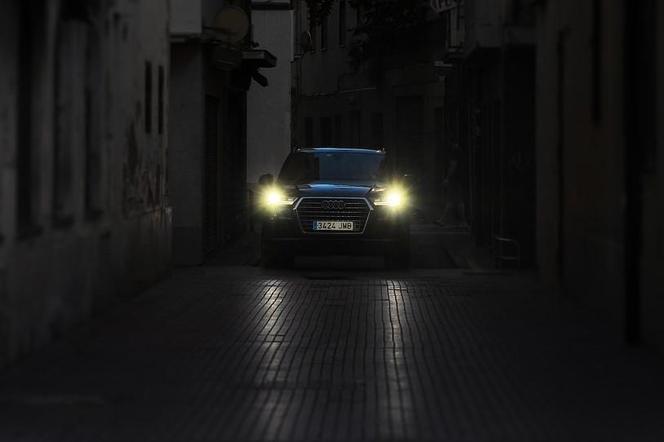 światła samochodu 