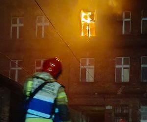 Pożar pustostanu w Bytomiu. W pomieszczeniu znaleziono zwłoki mężczyzny