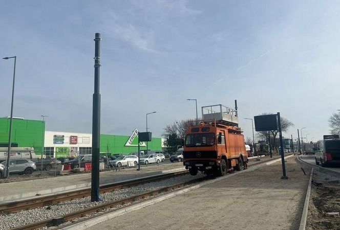 Torowisko na ul. Toruńskiej w Bydgoszczy niby zrobione, ale tramwaje jeszcze długo tamtędy nie pojadą 