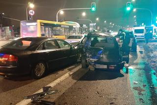 Karambol w Warszawie. 6 samochodów rozbitych, są ranni. Totalny paraliż na Puławskiej [AKTUALIZACJA]