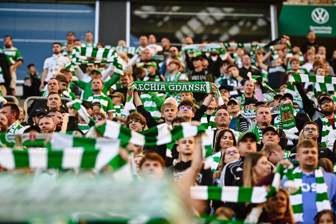 Derby Trójmiasta. Tak bawili się kibice na meczu Lechia Gdańsk - Arka Gdynia [ZDJĘCIA]