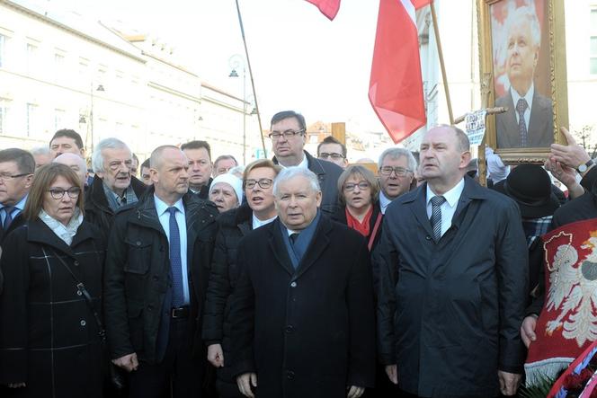 Jarosław Kaczyński podczas 95. miesięcznicy smoleńskiej