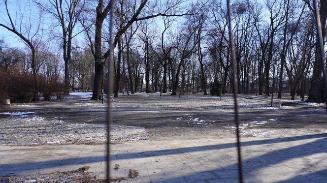 Zakaz wstępu do jednego z najstarszych parków w Lublinie. Teren został ogrodzony