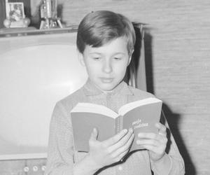 Książki, które czytali wszyscy z w czasach PRL-u. Też je znasz? Sprawdź się w tym quizie