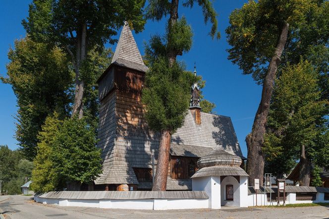 To jeden z najpiękniejszych drewnianych kościołów w Małopolsce. Jest uznawany za perłę gotyku