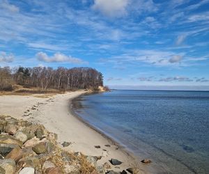Ta wieś na Pomorzu prawdziwy skarb. Spokój, piękna plaża i pomost jak z filmu