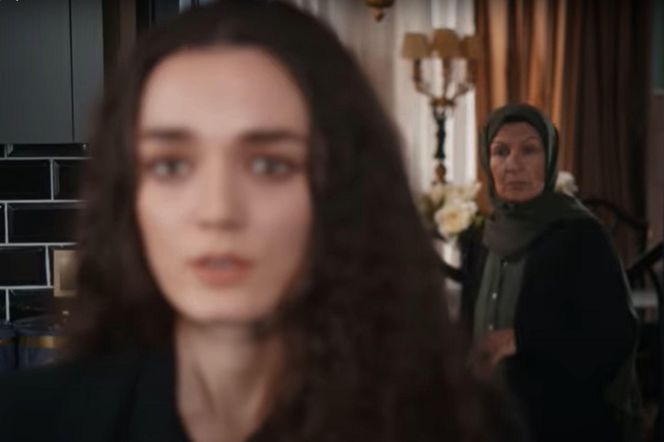 Ciotka jasno określi miejsce Nany w tym domu 