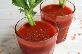 Koktajl z pomidorów i selera na ostro: przepis na pyszny napój pełen witamin