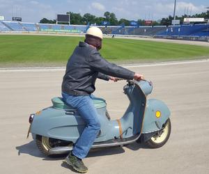 Osy kręciły kółka na stadionie żużlowym w Lesznie. Ogólnopolski zlot skuterów Osa Osieczna-Leszno 