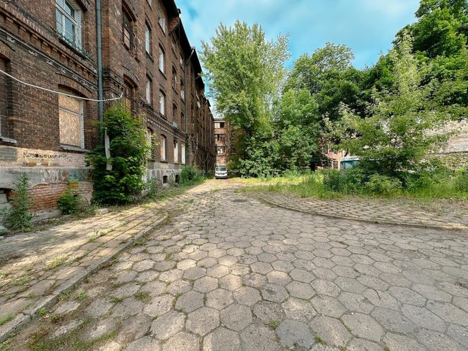 Zabytkowe famuły Izraela Poznańskiego w Łodzi 