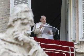 Papież Franciszek pozwala kobietom czytać