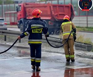 Tony betonu rozlały się na asfalt w Warszawie. Kierowca betoniarki zwiał! 