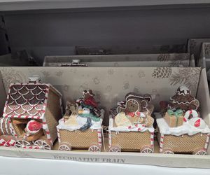 Lato się kończy, a w sklepach już święta Bożego Narodzenia. Klienci w szoku. To przesada!