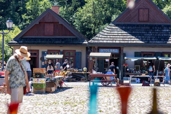 W tym muzeum można poczuć się jak w XIX wieku. To największy skansen w Małopolsce 