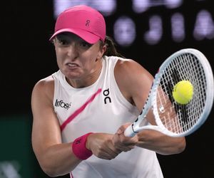 Iga Świątek w półfinale Indian Wells! Karolina Woźniacka poddała mecz z powodu kontuzji! Indian Wells Świątek - Woźniacka WYNIK Relacja NA ŻYWO