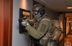 Ćwiczenia policji w hotelu Novotel Warszawa Centrum