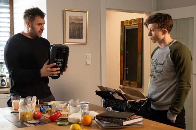 39 i pół tygodnia odc. 3.  Darek Jankowski (Tomasz Karolak), Patryk (Alan Andersz)