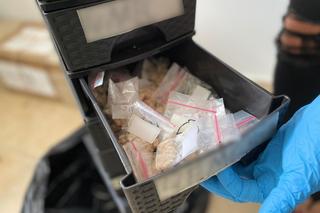 Narkotyki za około 2 mln zł na terenie pow. lubelskiego. W dystrybucji pomagały firmy kurierskie