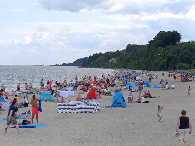 Plaża Mechelinki. Tłum w każdą sobotę i niedzielę