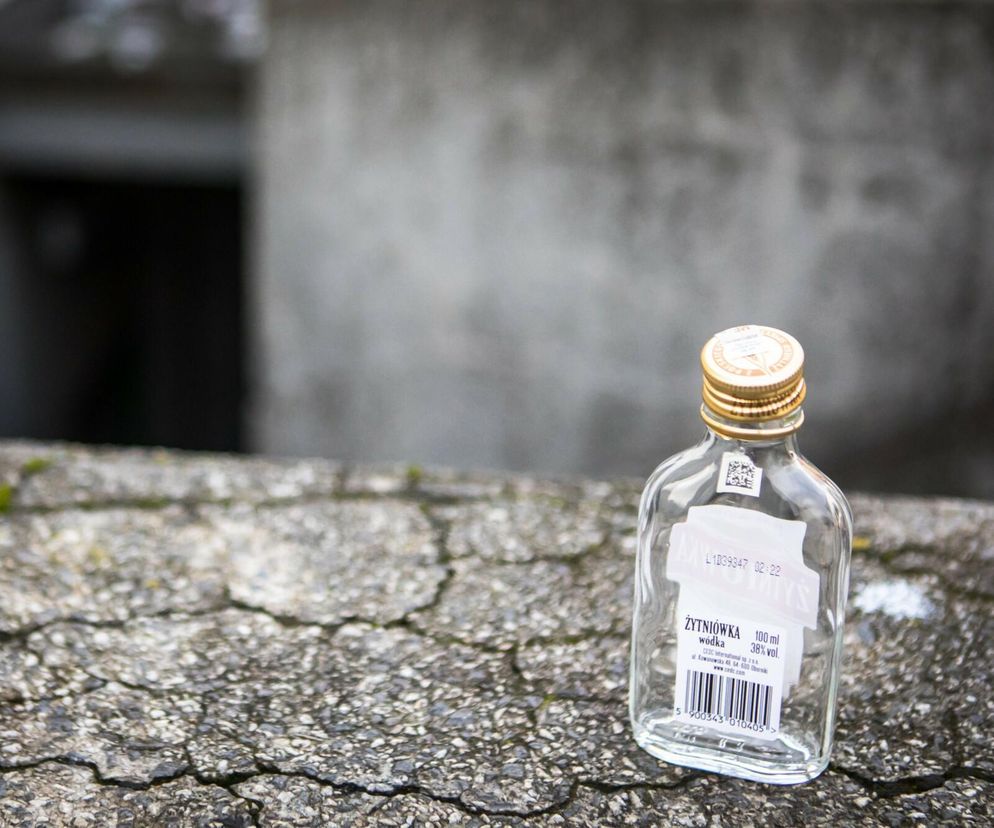 Małpki nie tracą na popularności. W tych gminach pije się najwięcej alkoholu