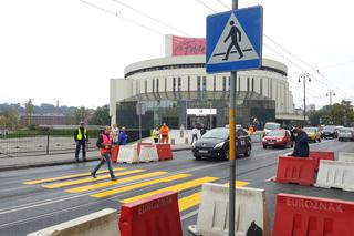 Przejście na dziko na ulicy Focha. Kiedyś dojdzie tu do tragedii