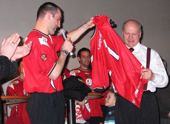 Prezentacja składu drużyny Górnika Zabrze. Tak było w Multikinie w Zabrzu w 2006 roku