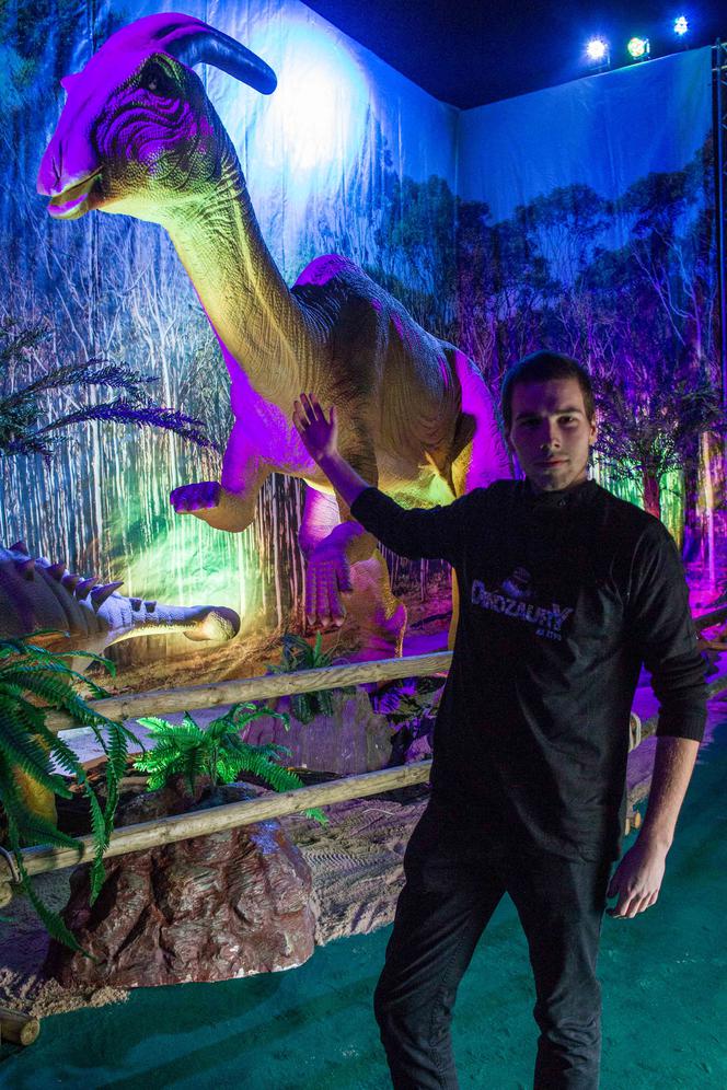 Dinozaury jak żywe przed Stadionem