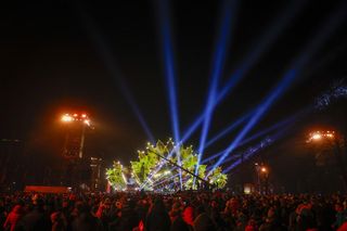 Legendarny artysta wystąpi na Sylwestrze z Dwójką! Znamy kolejną gwiazdę