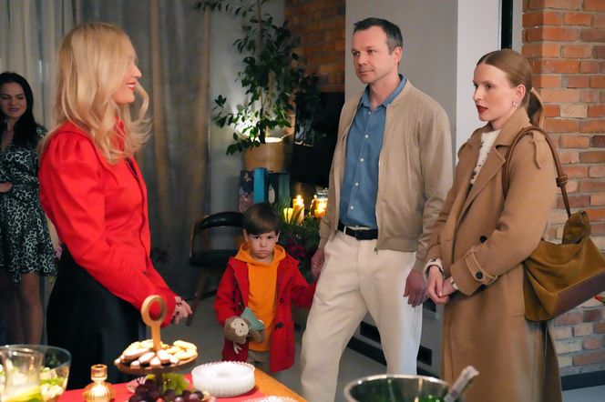 Barwy szczęścia, odcinek 3234: Jagoda (Karolina Rzepa), Bruno (Lesław Żurek), Tadzio (Józio Trojanowski), Karolina (Marta Dąbrowska)