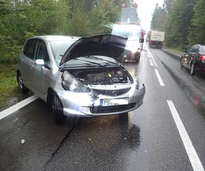 Lubienia. Zderzenie busa z osobówką. Kobieta w ciąży trafiła do szpitala