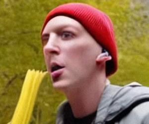 Eminem śpiewa o spaghetti swojej mamy? Ten teledysk wygenerowało SI