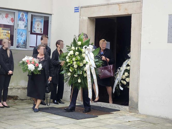 Pogrzeb Agnieszki Guz i jej syna w Sandomierzu. Rodzina i przyjaciele żegnają projektantkę gwiazd