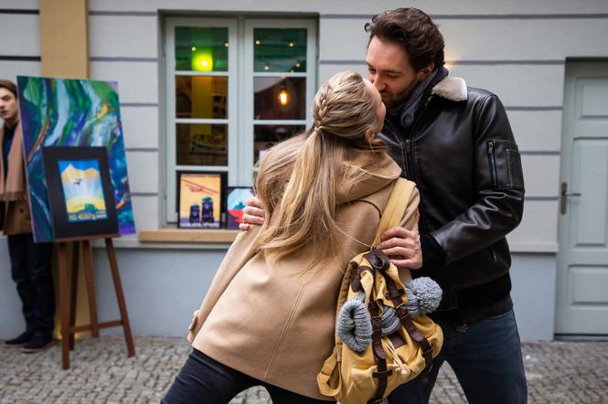 Zakochani po uszy odc. 51. Asia (Katarzyna Grabowska), Tomek (Dariusz Wieteska)