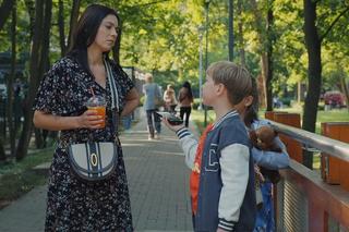 	M jak miłość odc. 1766. Szymek (Staś Szczypiński), Iza (Adriana Kalska), Maja (Laura Jankowska)