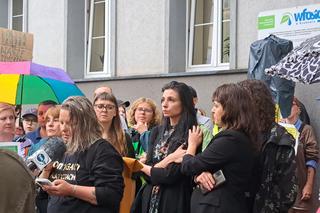 Nigdy nie będziesz szła sama. Solidarnie z Joanna. Protest w Krakowie