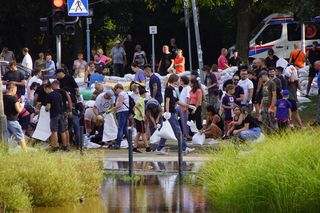 Walka z powodzią na wrocławskich Stabłowicach 
