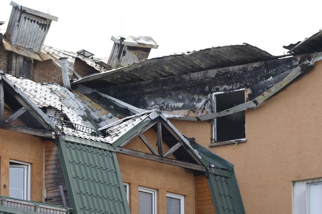 Blok przy ul. Powstańców w Ząbkach po pożarze