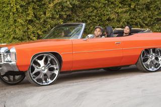 Chris Brown i Chevrolet Impala Convertible