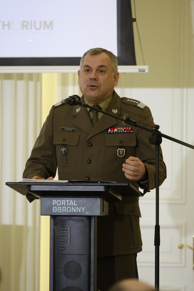 Gen. Wiesław Kukuła na konferencji „Przyszłość Sił Powietrznych RP” Portalu Obronnego