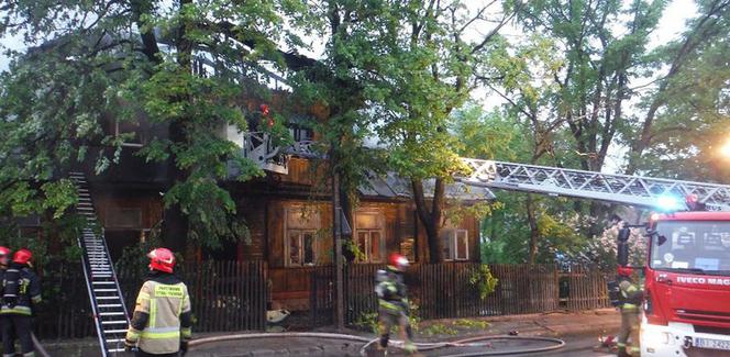 Białystok. Tragiczny pożar domu przy ul. Grunwaldzkiej. Nie żyją dwie osoby