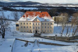 Pałac Sobieszów po remoncie – od strony majdanu