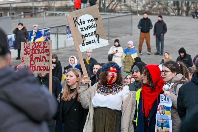 Demonstracja "Trzy lata w obronie Ukrainy" na pl. Solidarności