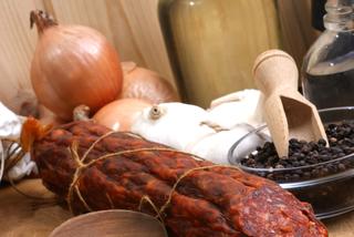 Domowe salami z pończochy - przepis na dojrzewającą kiełbasę z karkówki