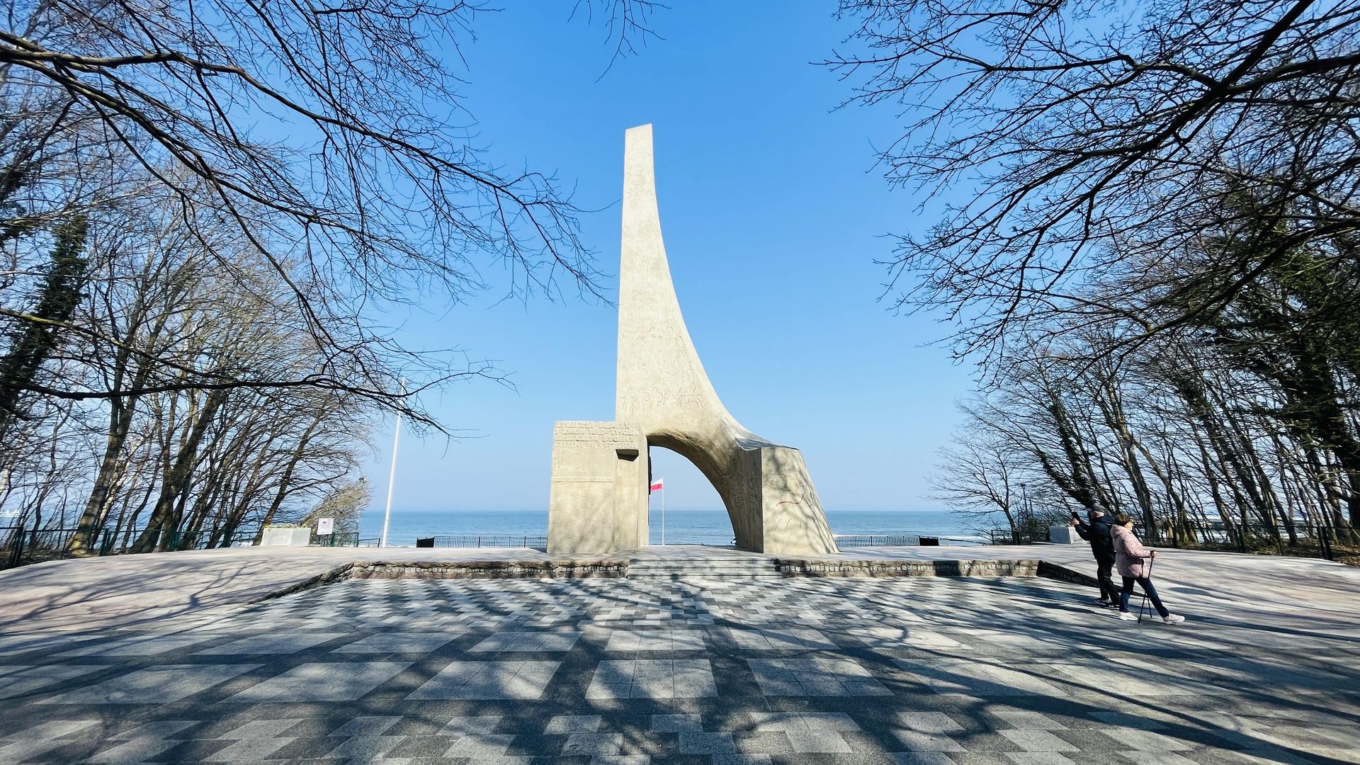 Kołobrzeg - Pomnik zaślubin z morzem