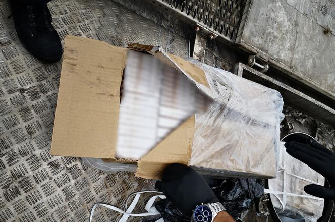 Siemianówka. KAS wykryła kontrabandę papierosów w kolejowych cysternach