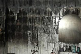 Spaliło się mieszkanie schorowanej pani Agnieszki i jej syna. Nie mają nic, śpią u sąsiadki 