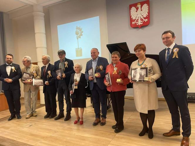 Jubileuszowa sesja i  ceremonia wręczenia statuetek „Honorowy Przyjaciel Starachowic”