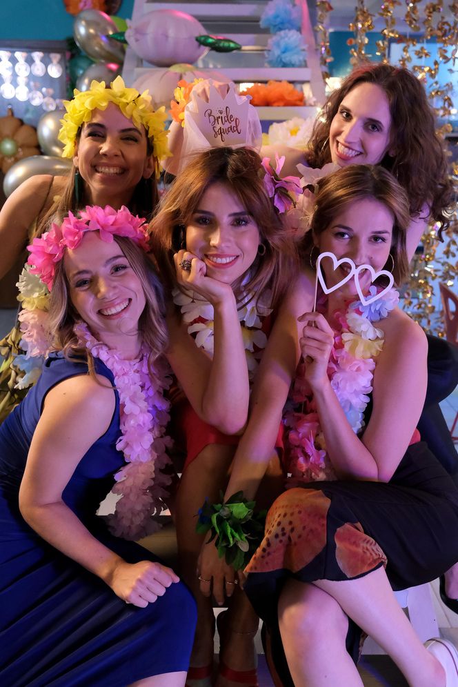 M jak miłość odc. 1884. Kama (Michalina Sosna), Aneta (Ilona Janyst), Ania (Alina Szczegielniak), Pati (Iza Budzinowska), Malwina (Klaudia Gryboś)