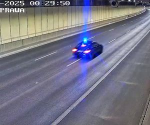 Zadzwonił na numer alarmowy i poprosił o podwózkę. Z tunelu na S2 wywiozła go policja